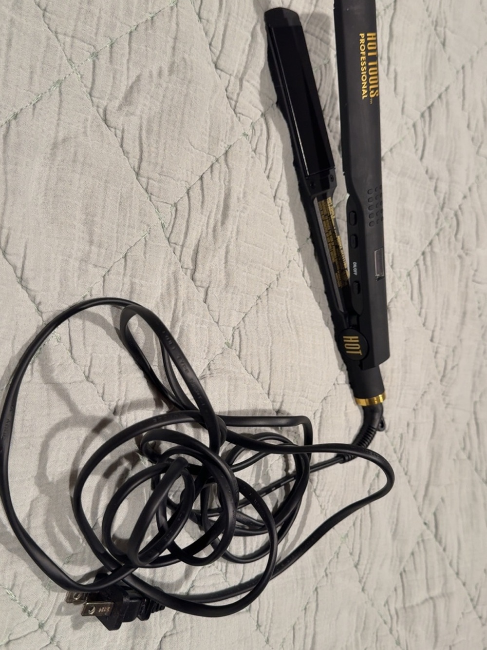 HOT TOOLS Professional Black Flat Iron Hair Straightener